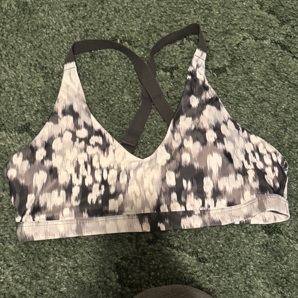 Aerie Offline Black and White Patterned Sports Bra